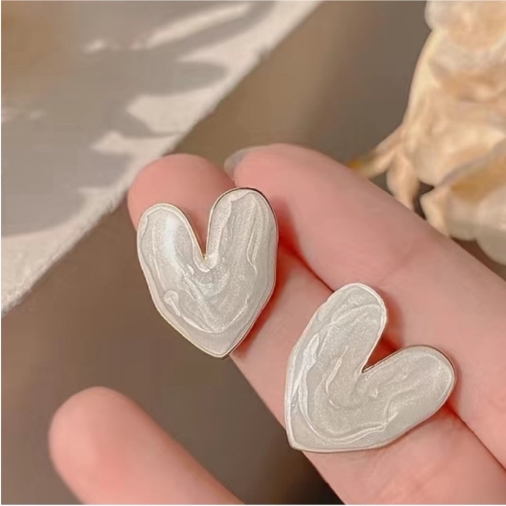 NWOT Blanco Ivory Heart Earrings - Picture 2 of 3